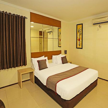 Sans Hotel Fiducia Serpong Esterno foto