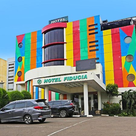Sans Hotel Fiducia Serpong Esterno foto