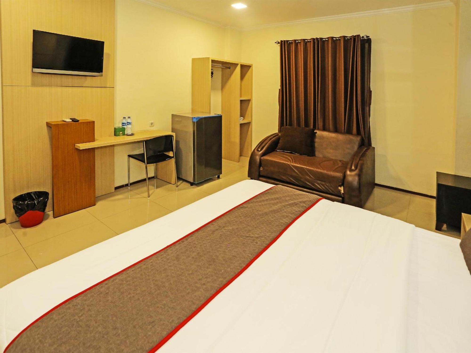 Sans Hotel Fiducia Serpong Esterno foto