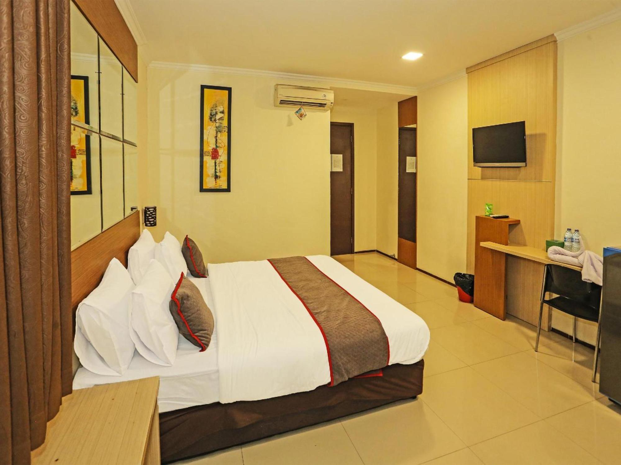 Sans Hotel Fiducia Serpong Esterno foto