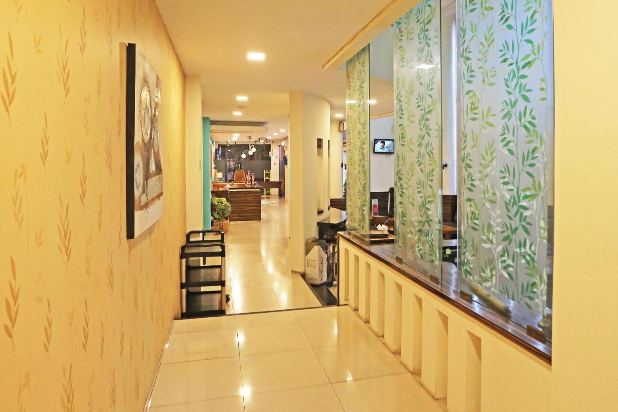 Sans Hotel Fiducia Serpong Esterno foto