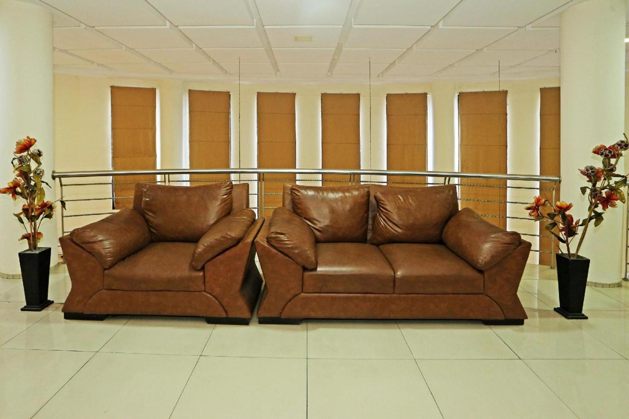 Sans Hotel Fiducia Serpong Esterno foto