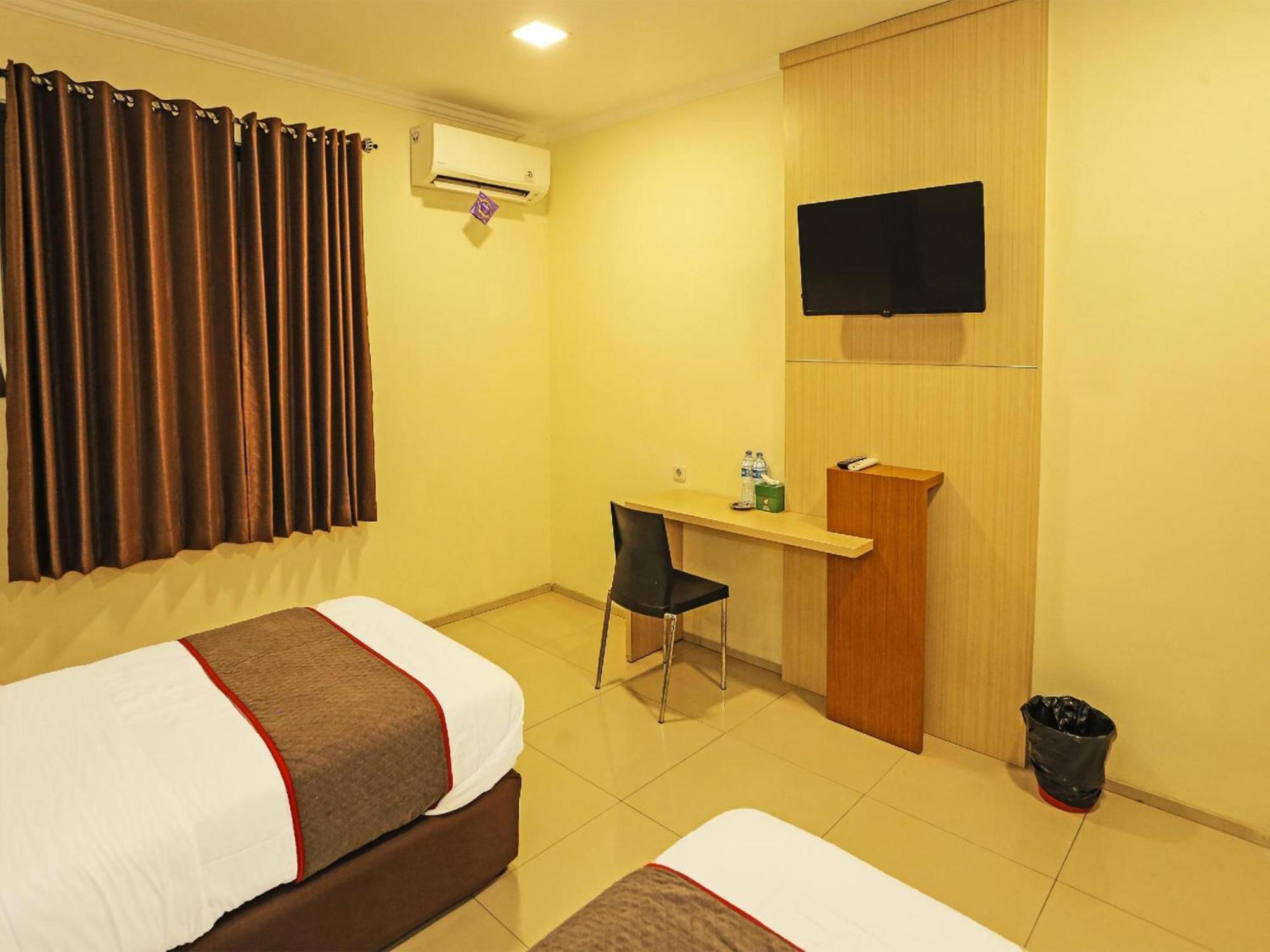 Sans Hotel Fiducia Serpong Esterno foto