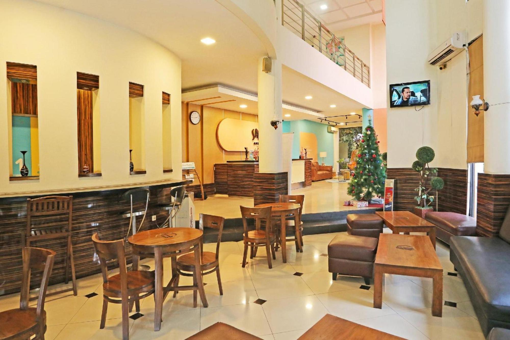 Sans Hotel Fiducia Serpong Esterno foto