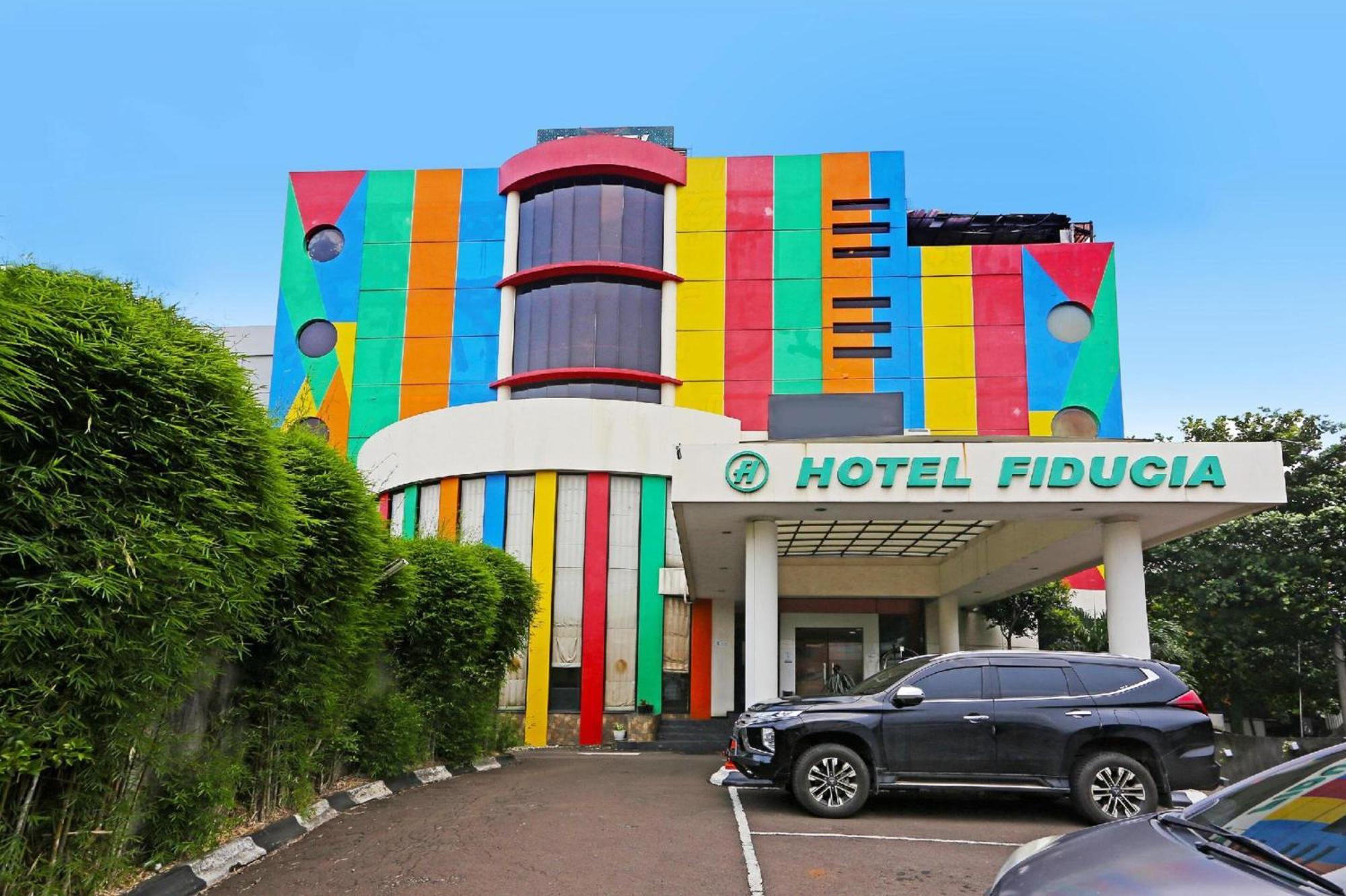 Sans Hotel Fiducia Serpong Esterno foto