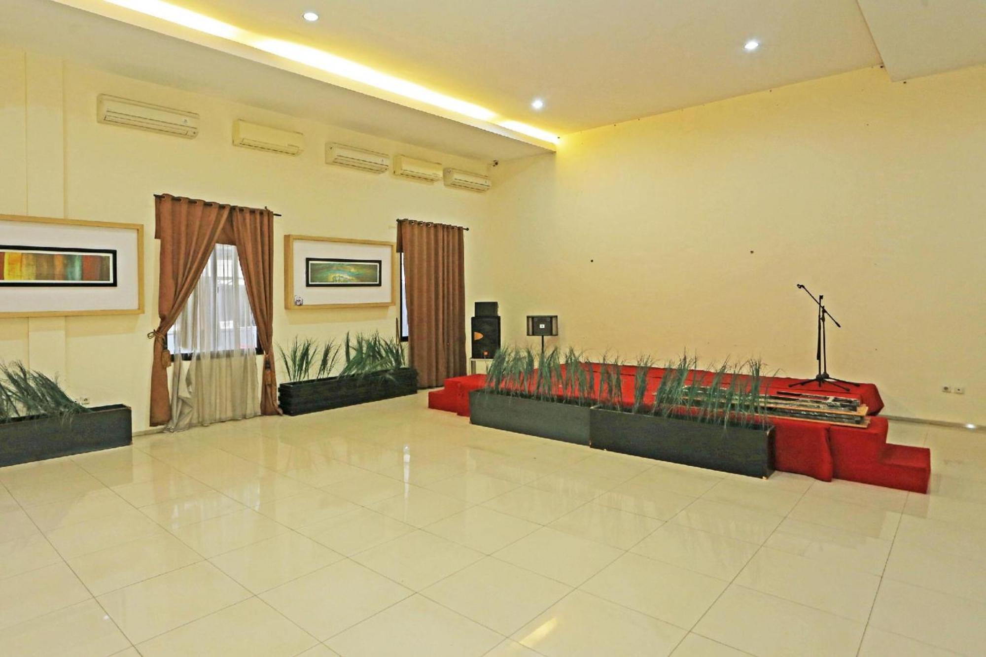 Sans Hotel Fiducia Serpong Esterno foto