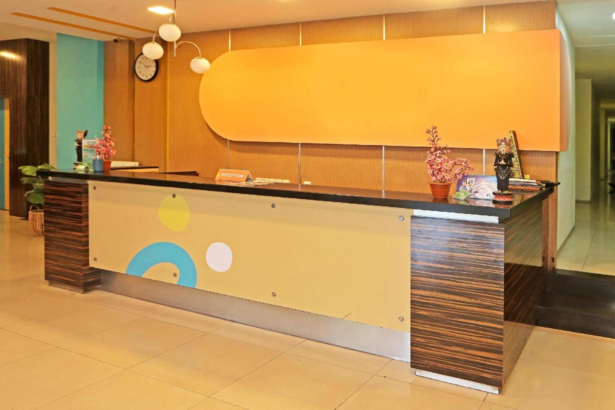 Sans Hotel Fiducia Serpong Esterno foto