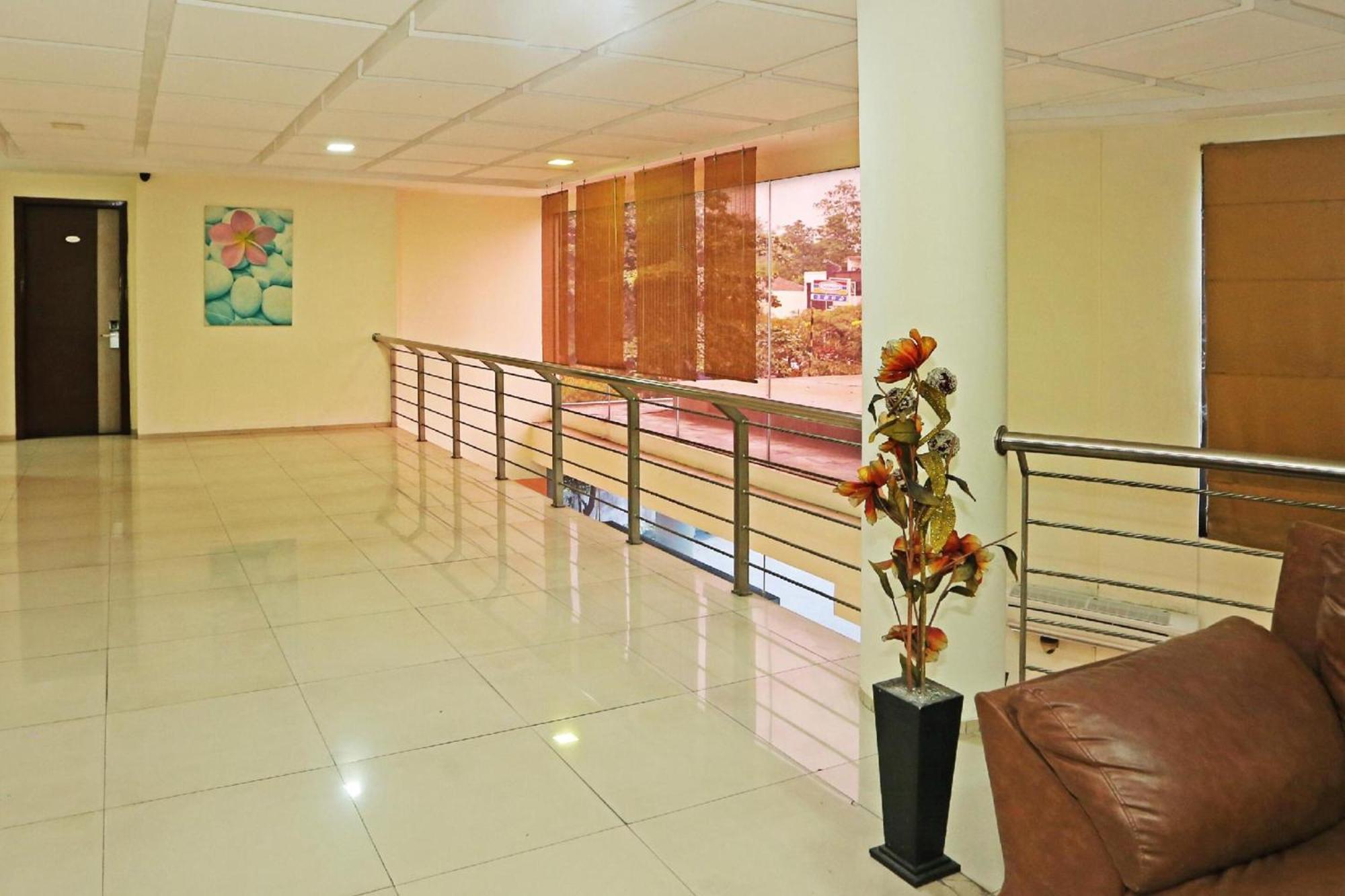 Sans Hotel Fiducia Serpong Esterno foto