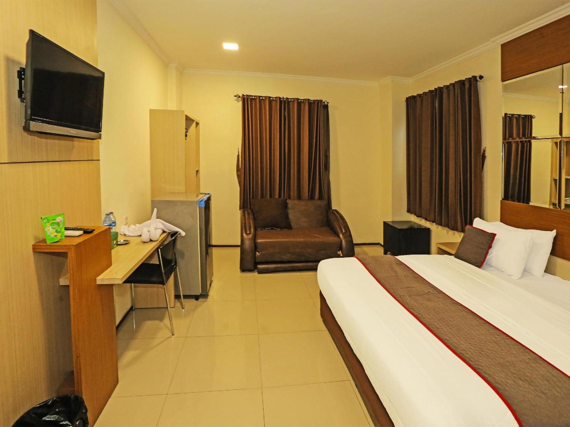 Sans Hotel Fiducia Serpong Esterno foto