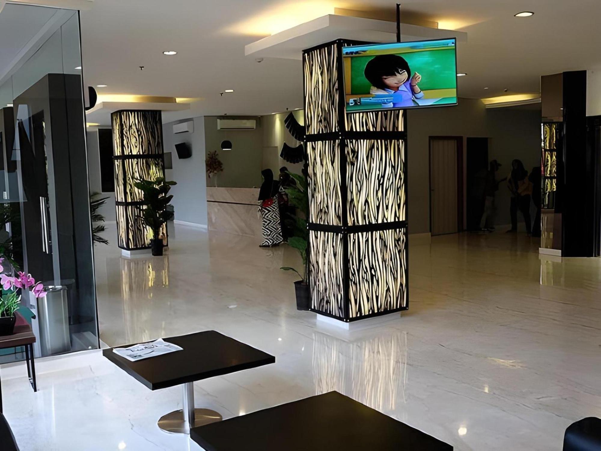 Sans Hotel Fiducia Serpong Esterno foto