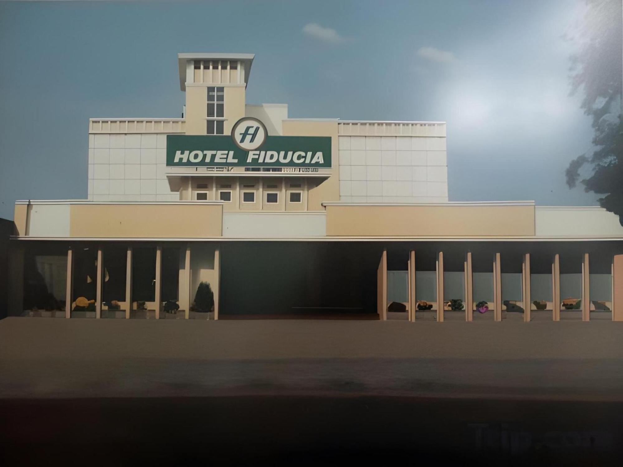 Sans Hotel Fiducia Serpong Esterno foto