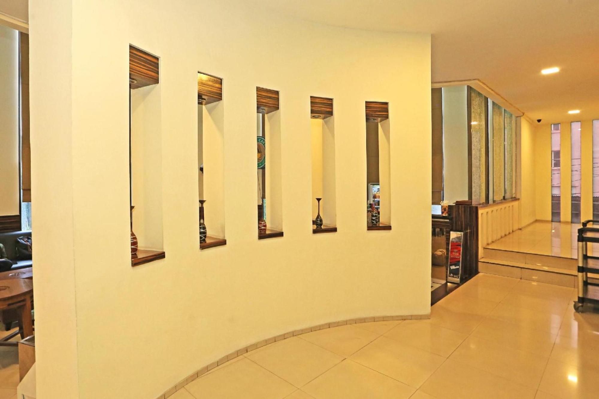 Sans Hotel Fiducia Serpong Esterno foto