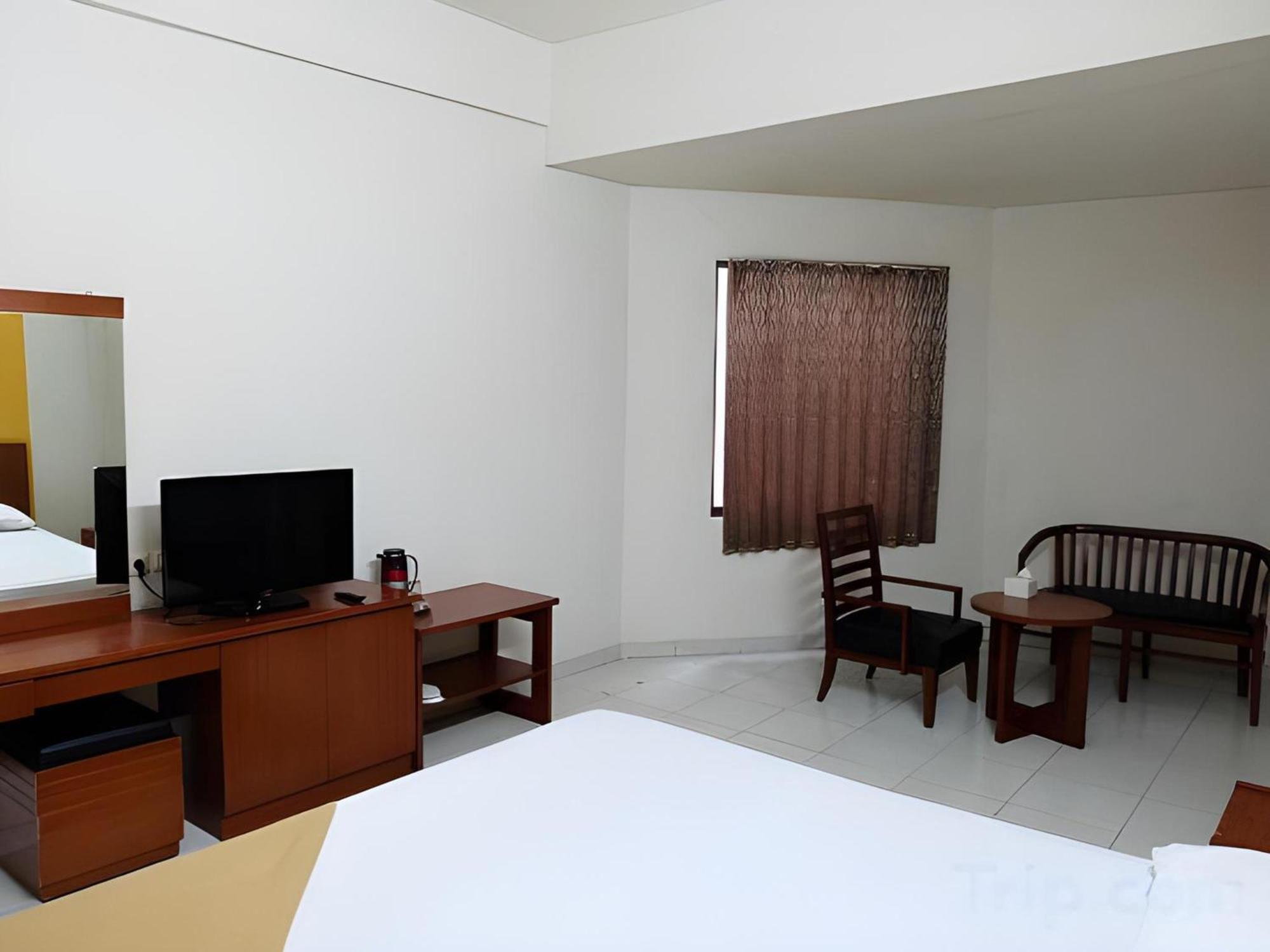 Sans Hotel Fiducia Serpong Esterno foto