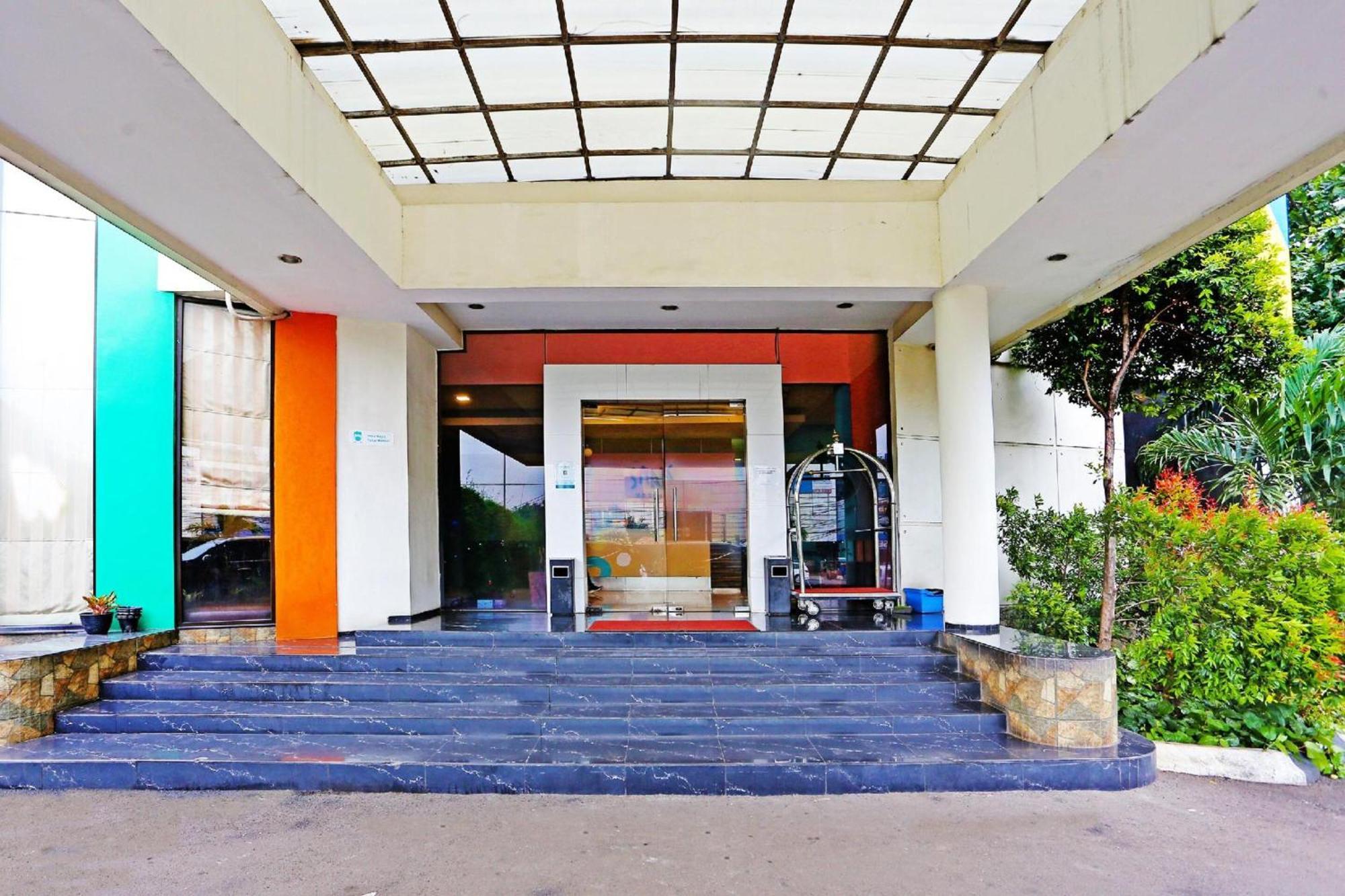 Sans Hotel Fiducia Serpong Esterno foto