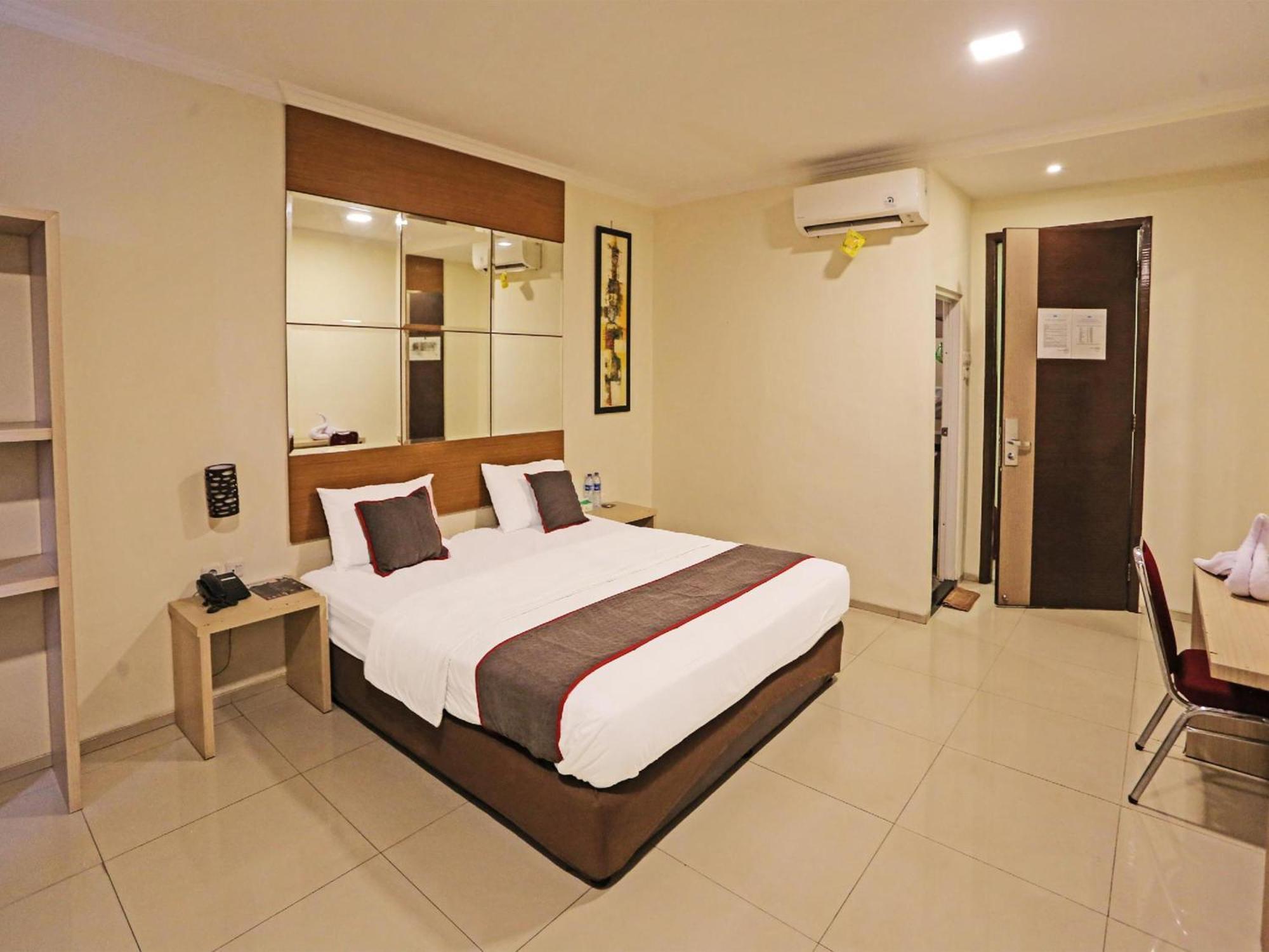 Sans Hotel Fiducia Serpong Esterno foto