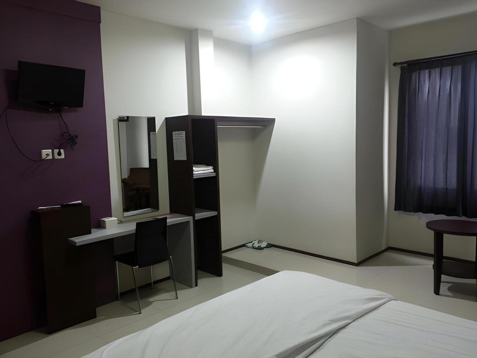 Sans Hotel Fiducia Serpong Esterno foto