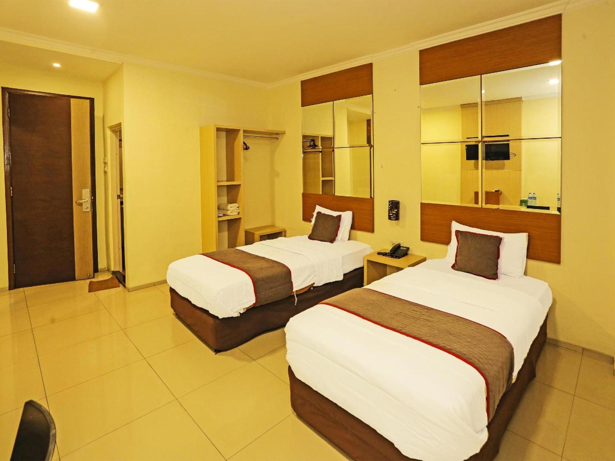 Sans Hotel Fiducia Serpong Esterno foto