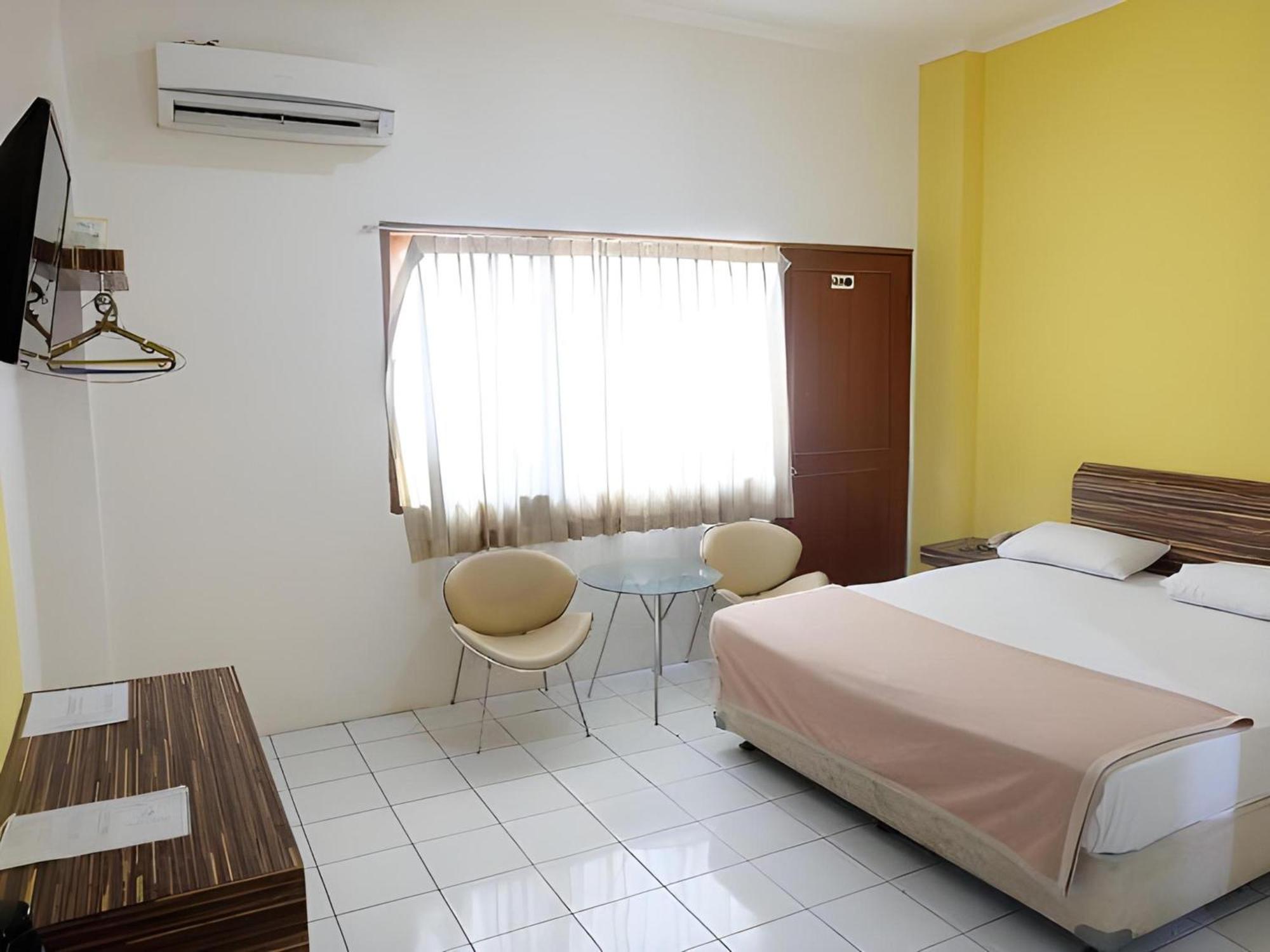Sans Hotel Fiducia Serpong Esterno foto