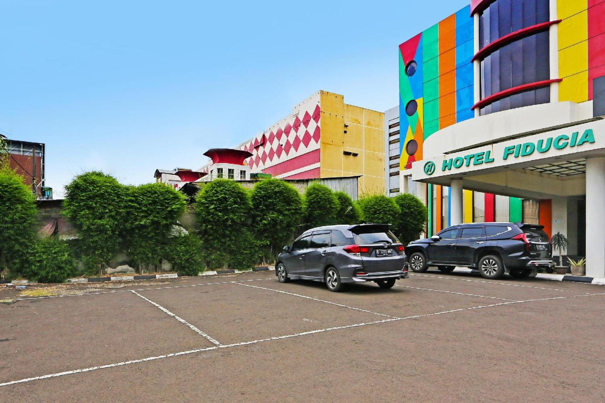 Sans Hotel Fiducia Serpong Esterno foto