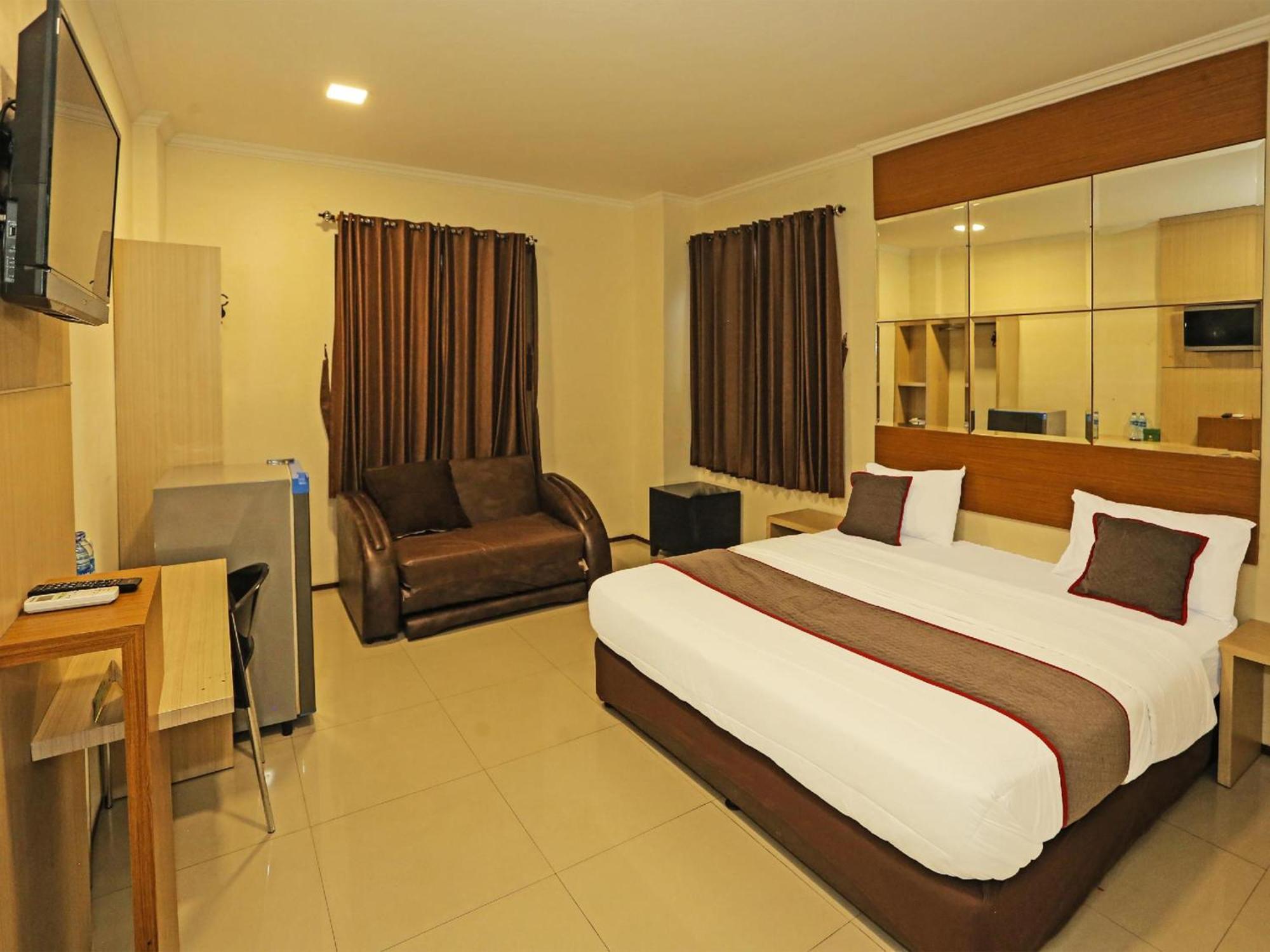 Sans Hotel Fiducia Serpong Esterno foto