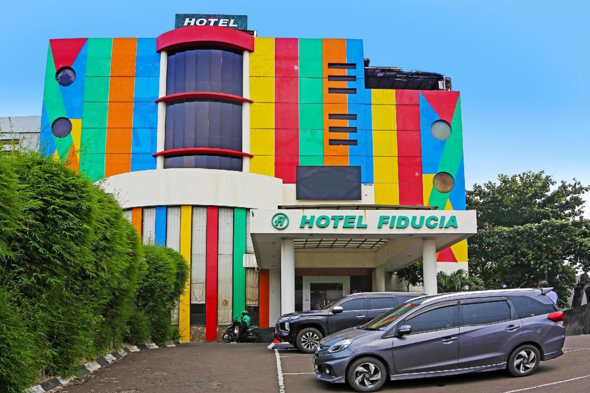 Sans Hotel Fiducia Serpong Esterno foto