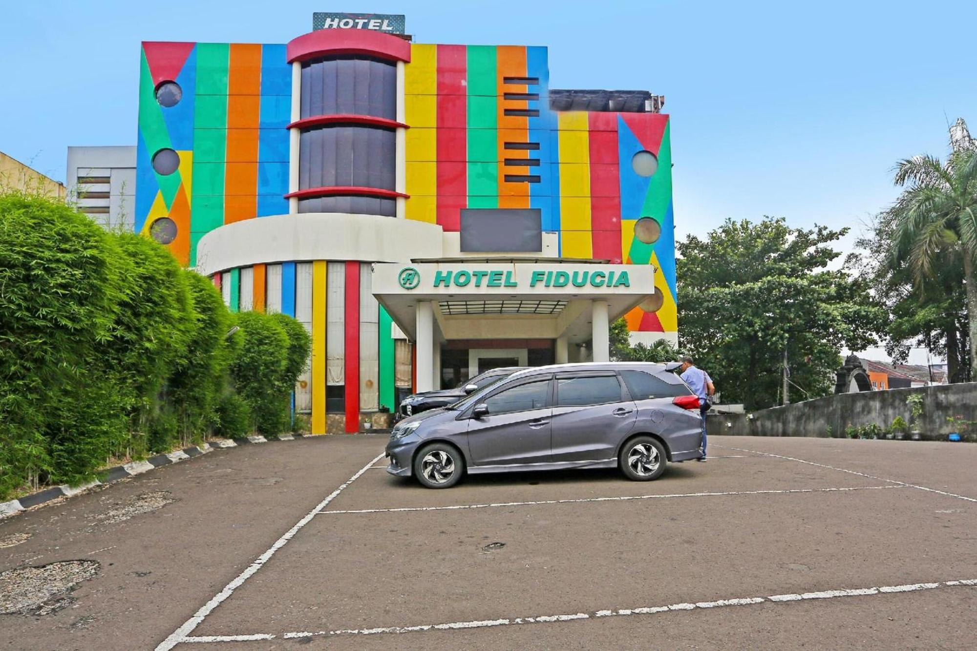 Sans Hotel Fiducia Serpong Esterno foto