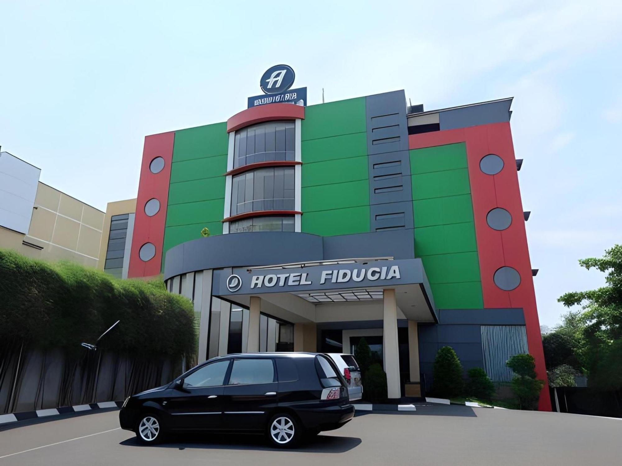 Sans Hotel Fiducia Serpong Esterno foto