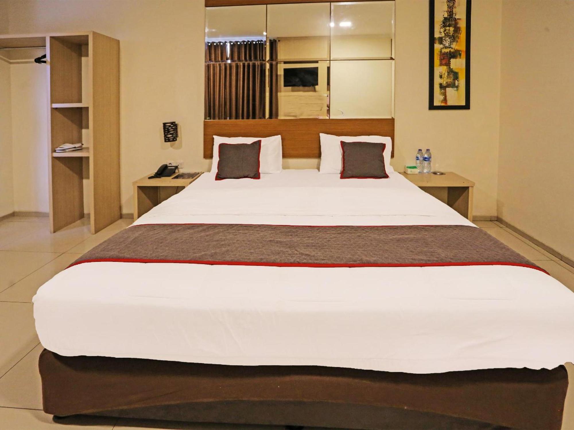 Sans Hotel Fiducia Serpong Esterno foto