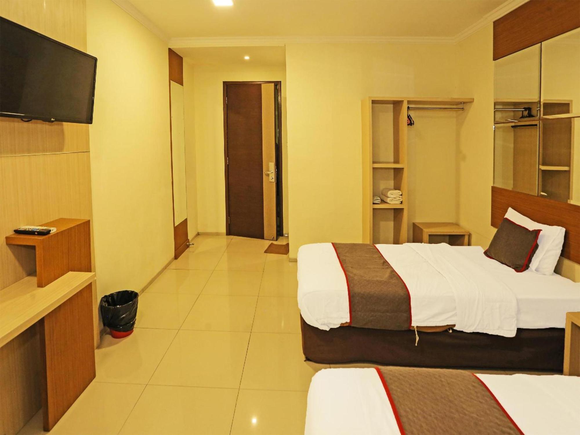 Sans Hotel Fiducia Serpong Esterno foto