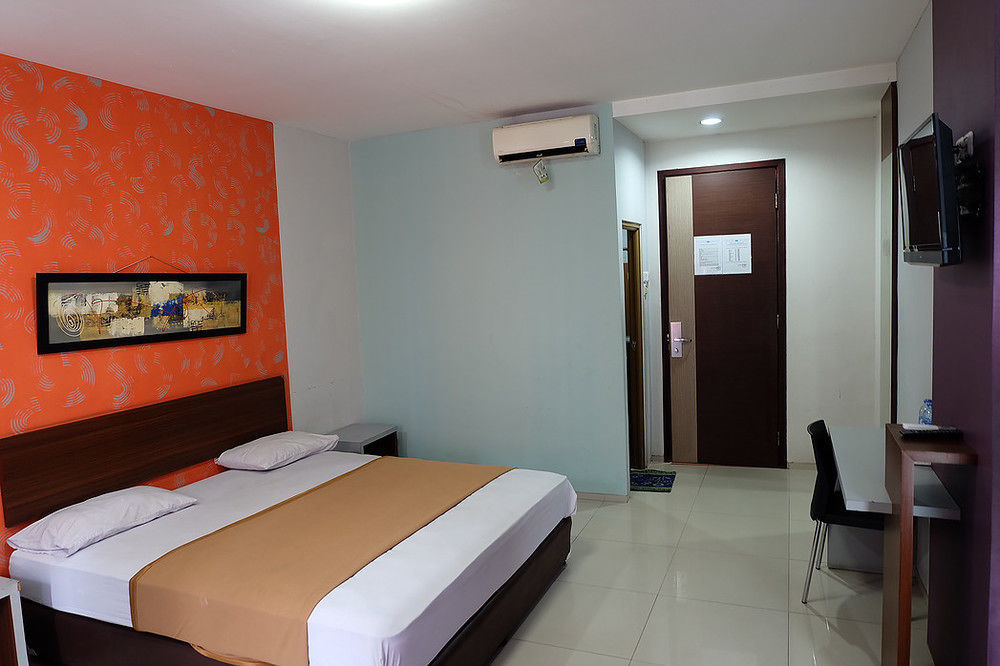 Sans Hotel Fiducia Serpong Esterno foto
